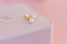 Load image into Gallery viewer, Willow Luxe Diana Pearl Studs