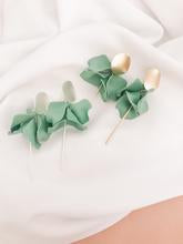 Load image into Gallery viewer, Willow Collective - Flora Dangles